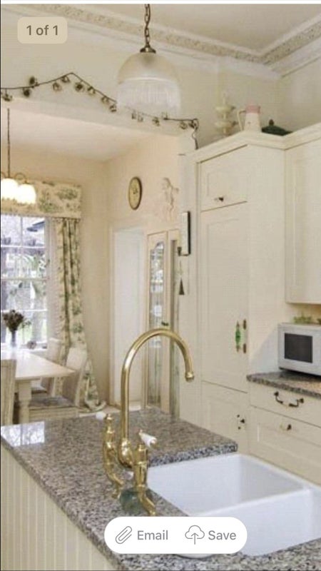 Photo 1: Kitchen 
