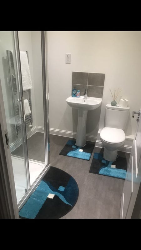 Photo 4: En-suite