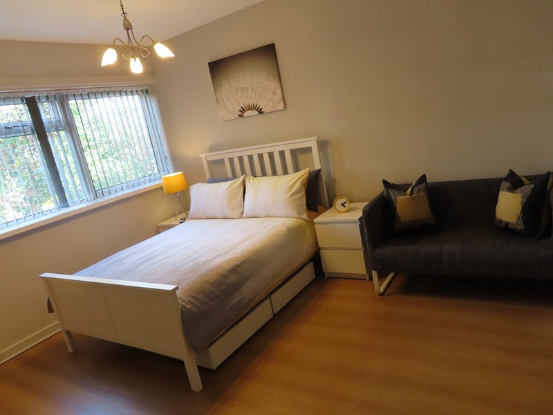Photo 1: £695/month double bedroom Room2