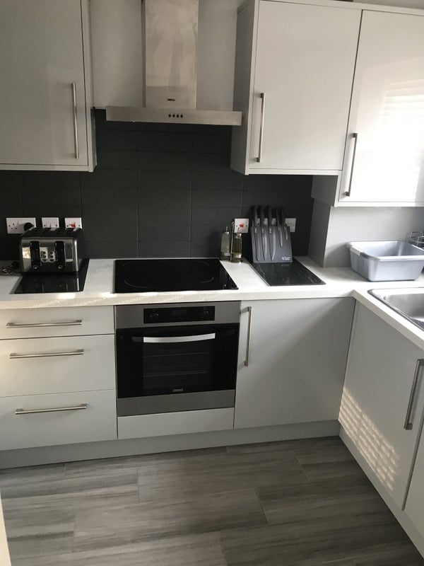 Photo 1: Kitchen 
