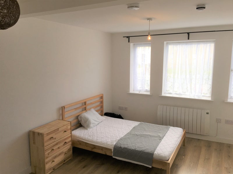 WV14 Bilston Large Furnished Room **' Room to Rent from SpareRoom