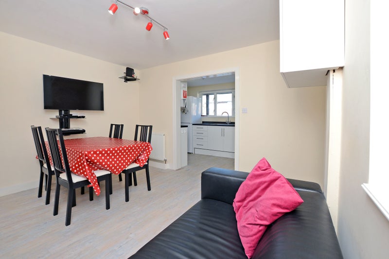 Large Sunny Double Ensuite Garden View Woking Spareroom