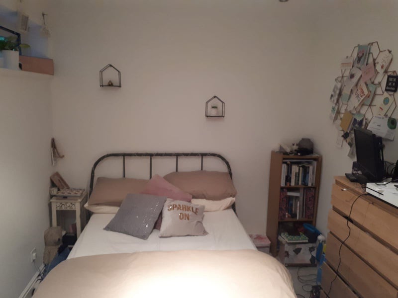 'Large dbl room in Bracknell ' Room to Rent from SpareRoom
