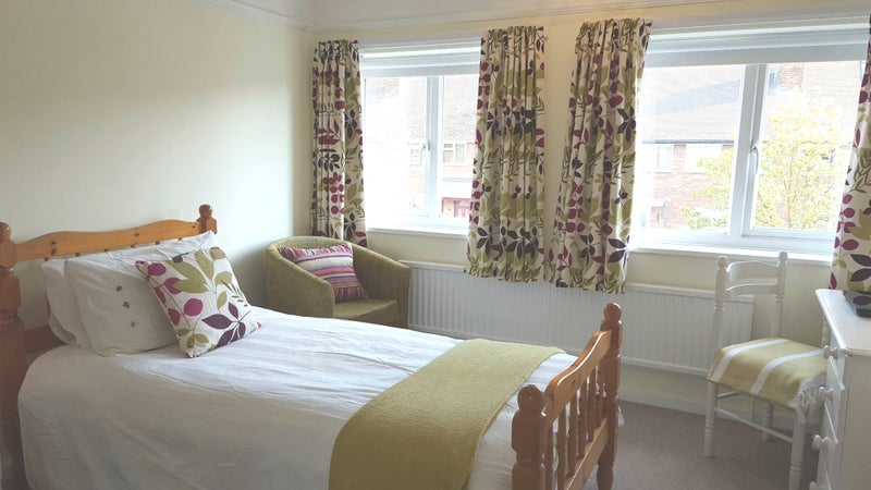 Photo 1: Bright sunny room, single bed