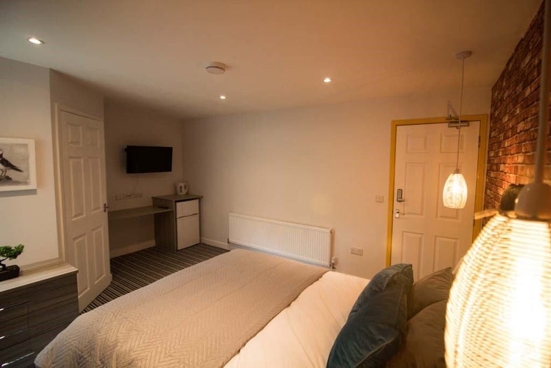 'Professional House Share, Hollinswood ' Room to Rent from SpareRoom