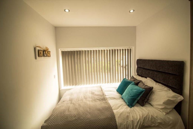 'Professional House Share, Hollinswood ' Room to Rent from SpareRoom