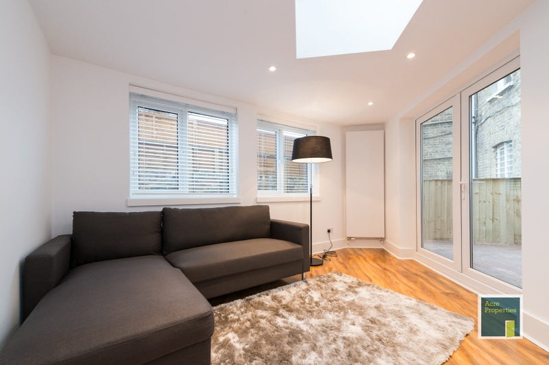 Photo 1: Lounge onto comm garden