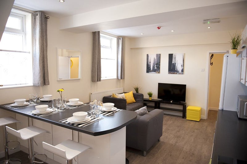 Photo 1: Open Plan Living