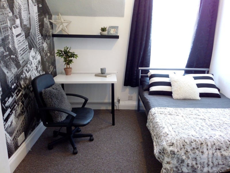 Photo 1: Bedroom 2 - avaliable