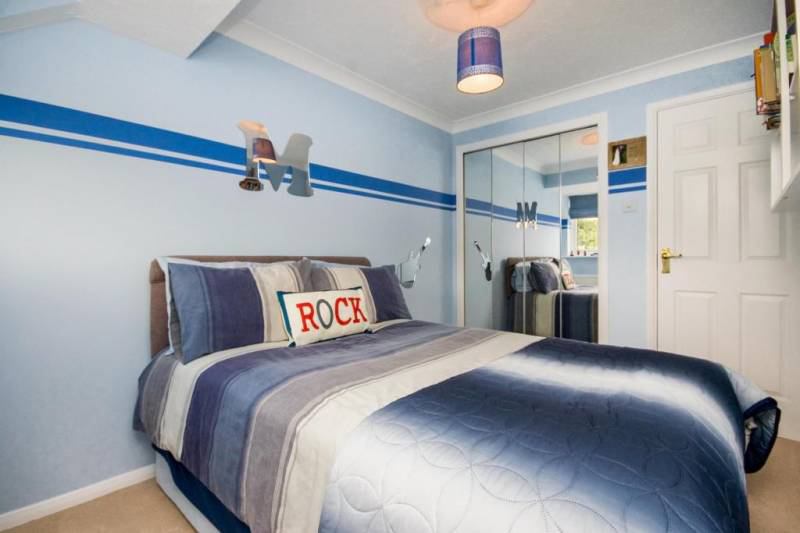 Photo 1: Bedroom