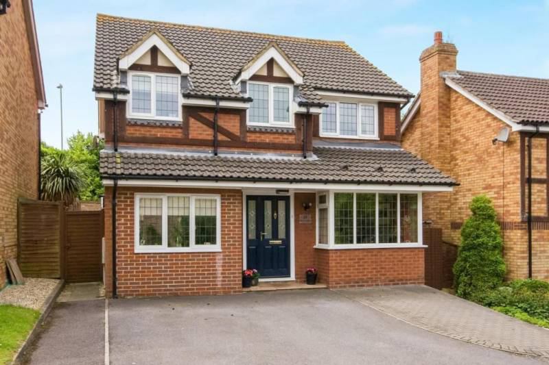 'Double Room in Detached House Hatch Warren ' Room to Rent from SpareRoom