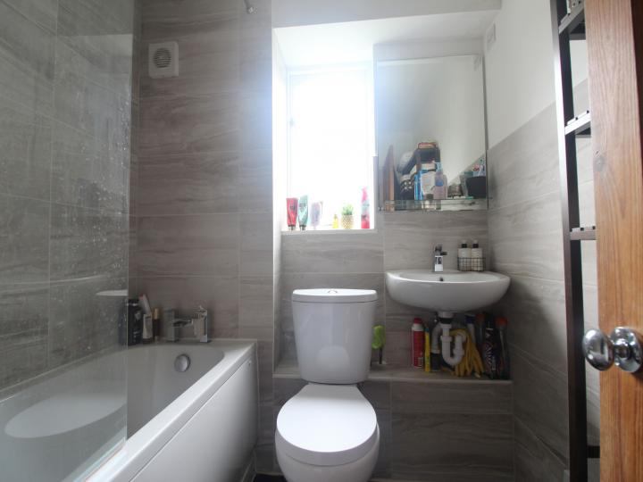 '8 GC Wonderful Studio apartment in New Cross!!' Room to Rent from