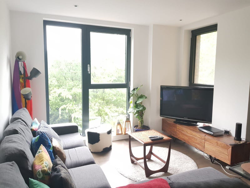 Photo 1: Lounge room