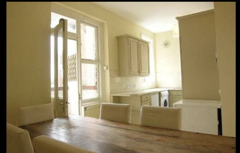 Photo 1: Kitchen / morning room 