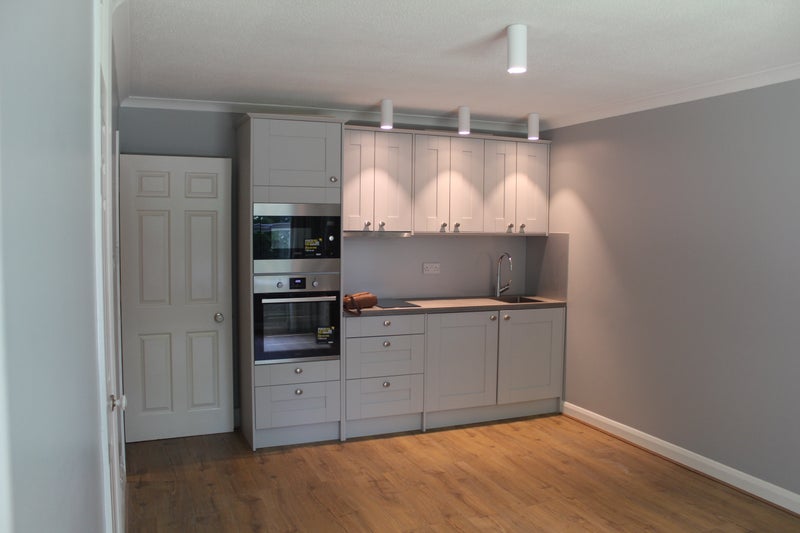 Photo 1: kitchen / dining area