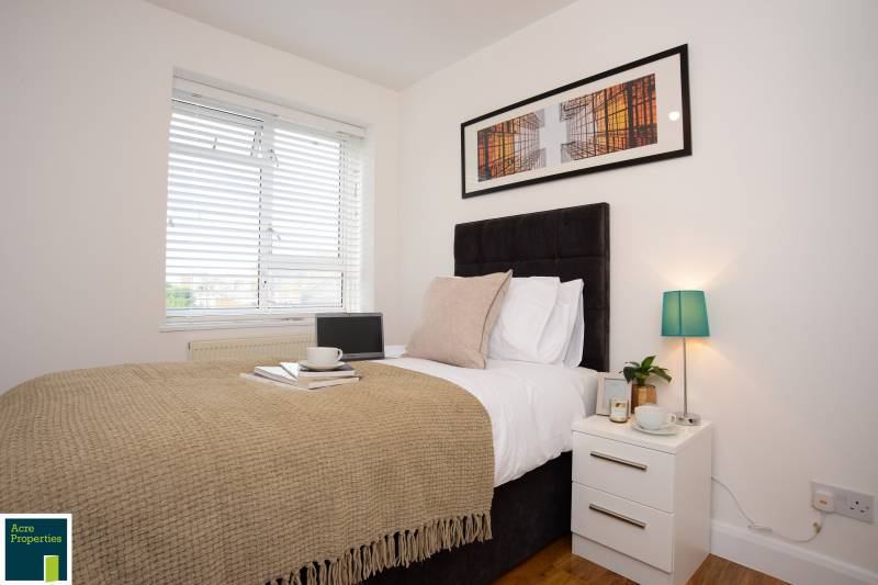 Photo 1: Bedroom 4 - £840PCM - available 20.09.2026
