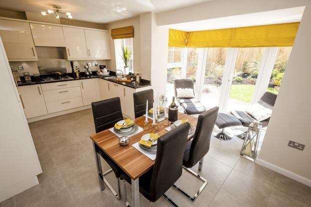 Photo 1: Kitchen/dining