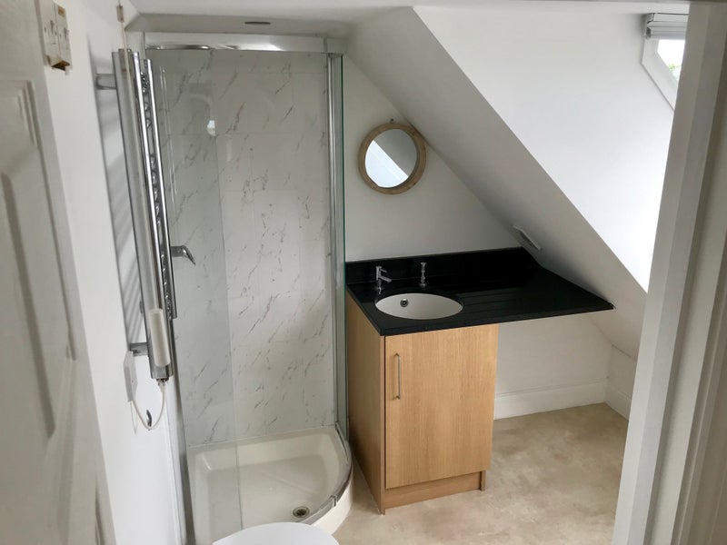 'Ensuite Room in GUERNSEY' Room to Rent from SpareRoom