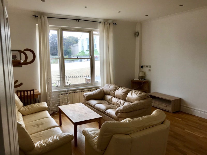 'Ensuite Room in GUERNSEY' Room to Rent from SpareRoom