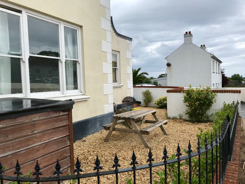 'Ensuite Room in GUERNSEY' Room to Rent from SpareRoom