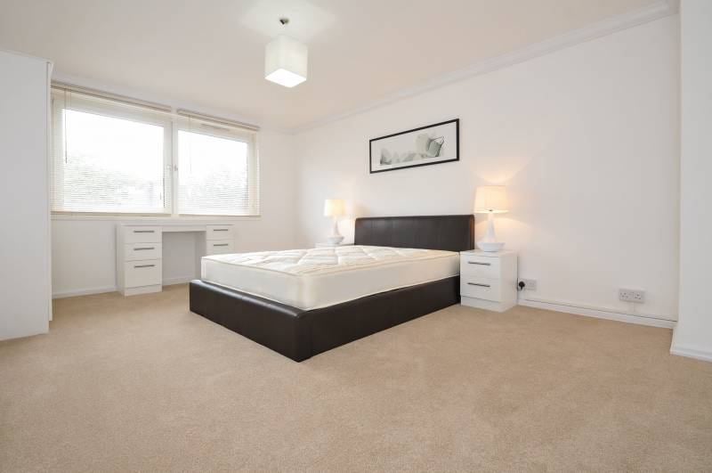 Photo 1: Bedroom 3  £990PCM available 27/01/2026