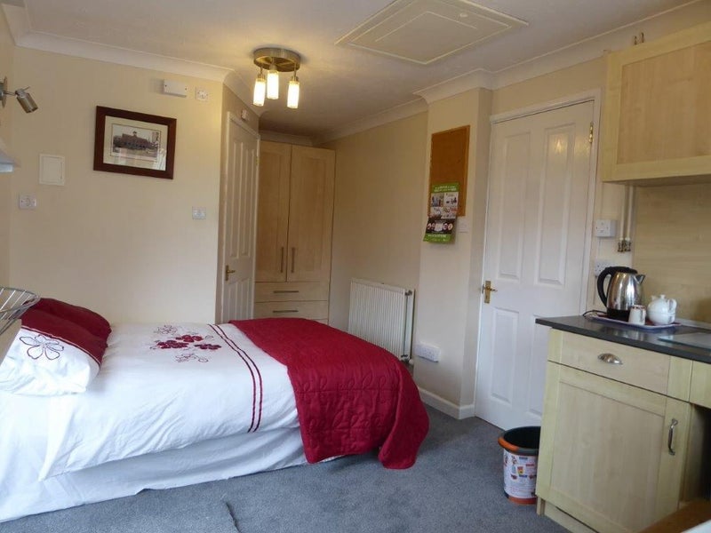 'Studio bedsit with ensuite' Room to Rent from SpareRoom