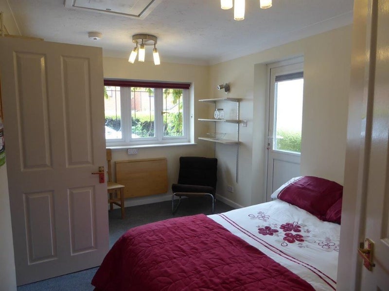 'Studio bedsit with ensuite' Room to Rent from SpareRoom