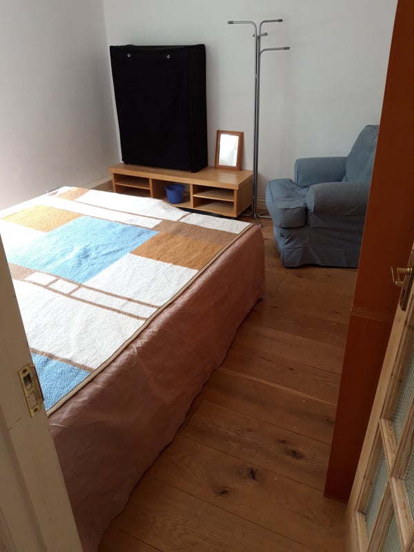 'Convenient and comfortable room in Godalming' Room to Rent from SpareRoom