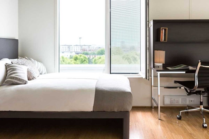 Photo 1: 3/4 beds