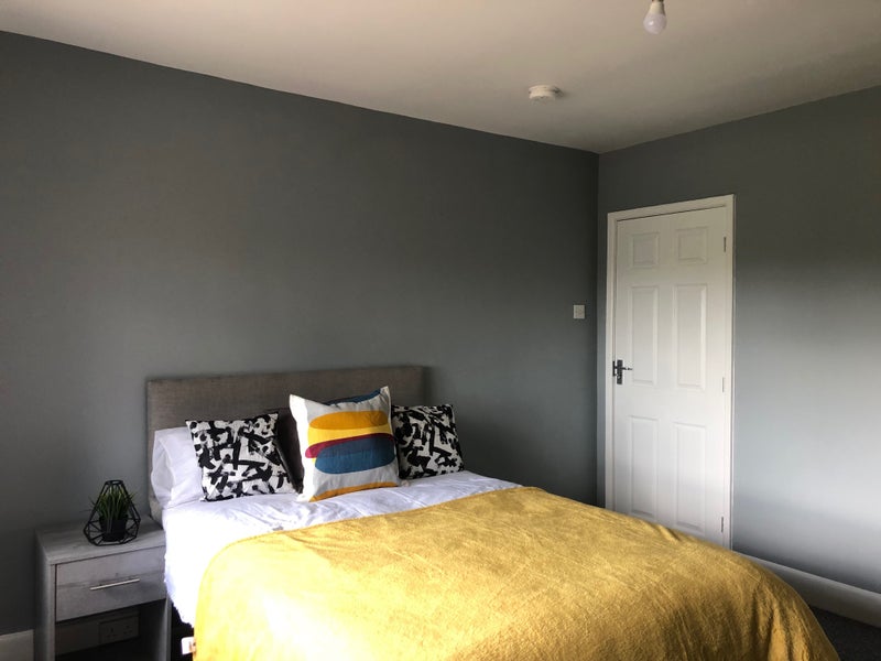 'Double Room Castleford, House ShareBills Included' Room to Rent from