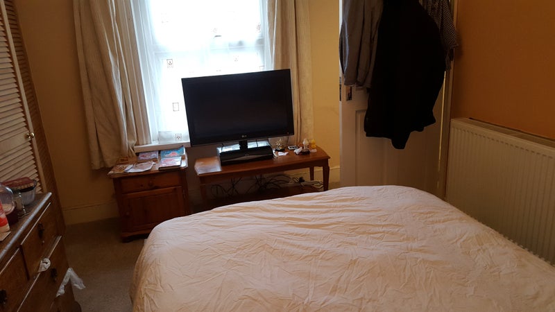 Photo 1: Large room with garden view