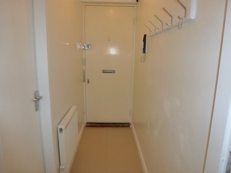 'Bright Charming studio' Room to Rent from SpareRoom