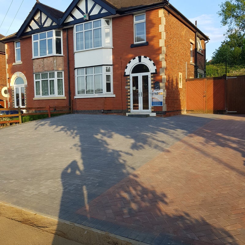 Photo 1: Front drive - parking space