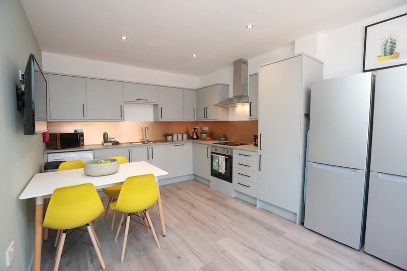 Photo 1: Bright airy Kitchen diner 