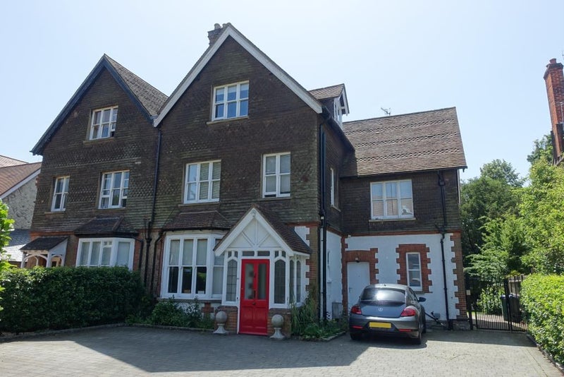 'A large Victorian House in central Reigate' Room to Rent from SpareRoom