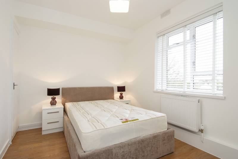 Photo 1: Bedroom 4 - £770PCM Available 26-09-2026