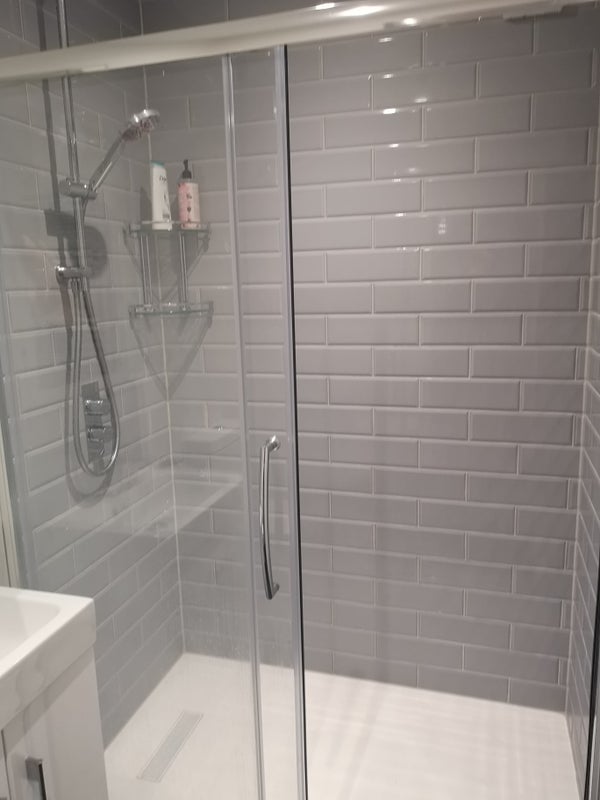 'Double with ensuite Reigate' Room to Rent from SpareRoom