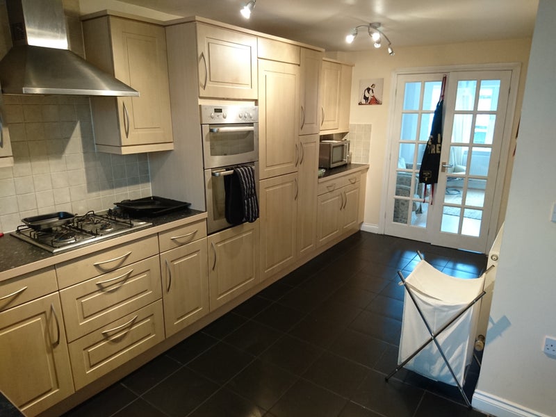 Photo 1: Kitchen area.. 