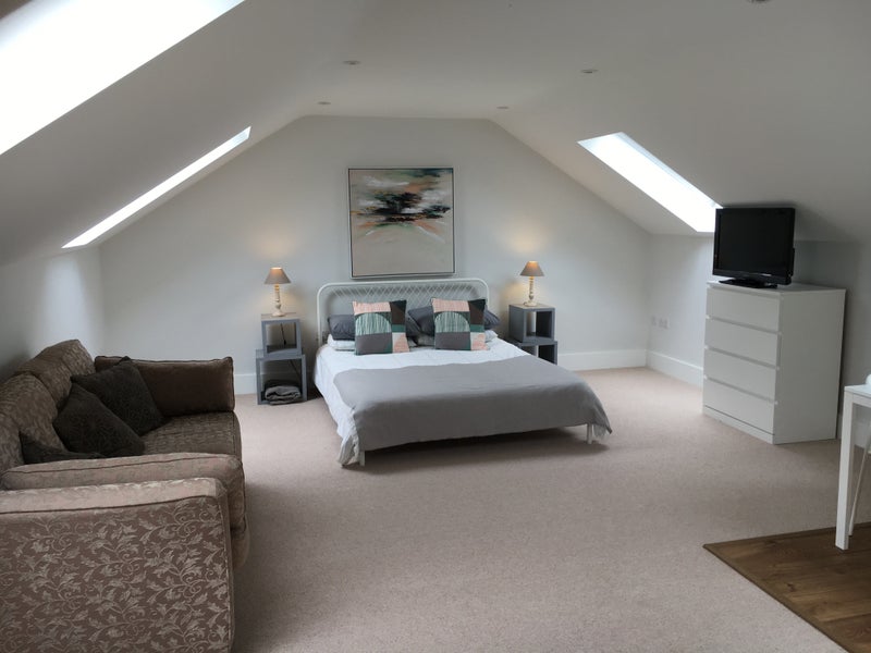 Photo 1: 35M2 Annex with private entrance - King size bed with new Egyptian linen and 32" Tv with Netflix