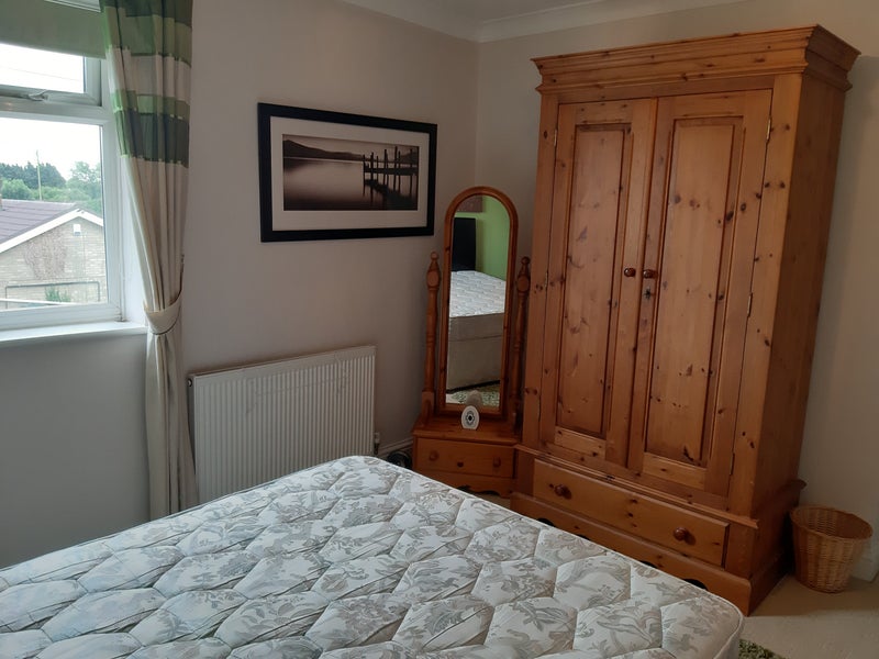Photo 1: Double bedroom
