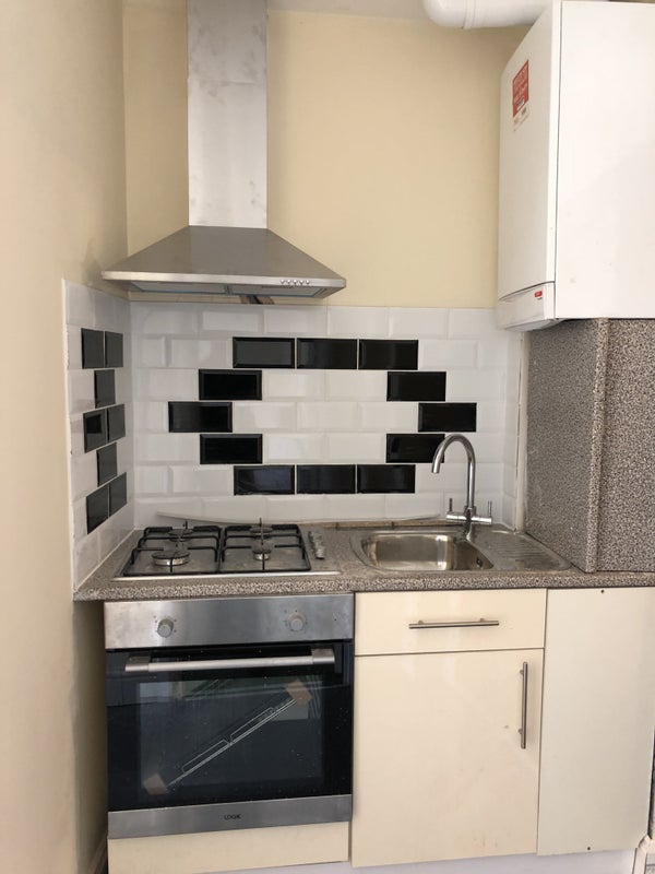 'Large Double Room For Rent In Hounslow Central' Room to Rent from