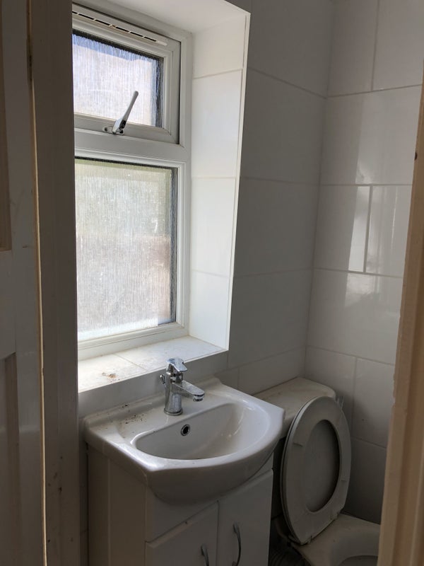 'Large Double Room For Rent In Hounslow Central' Room to Rent from