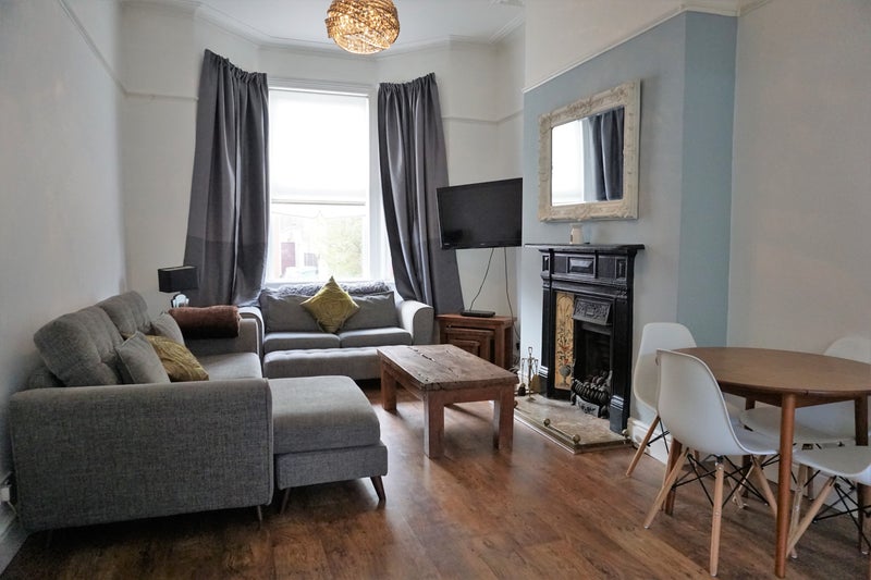 'Large Fully furnished double bedroom, Wallasey ' Room to Rent from