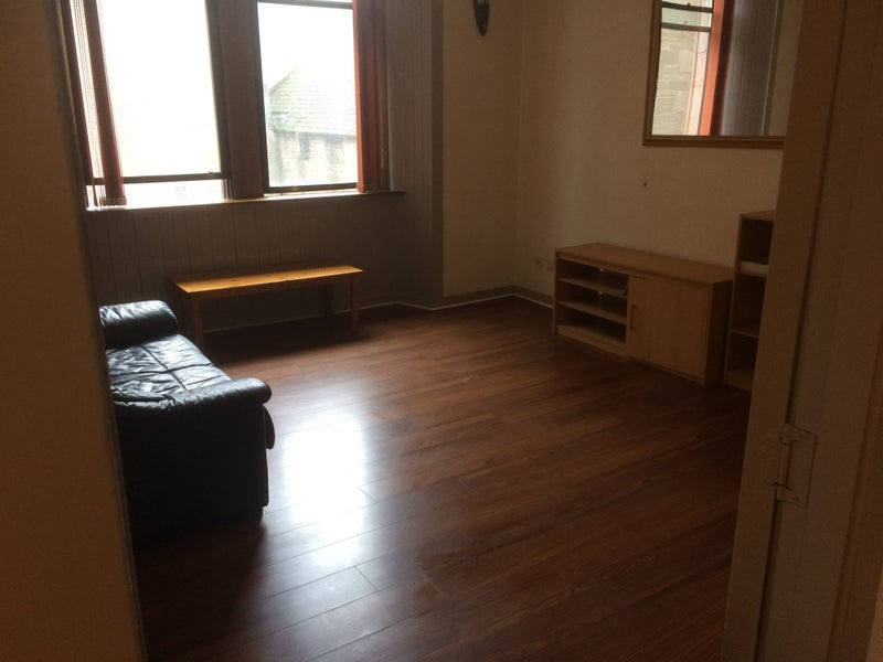 Photo 1: Lounge