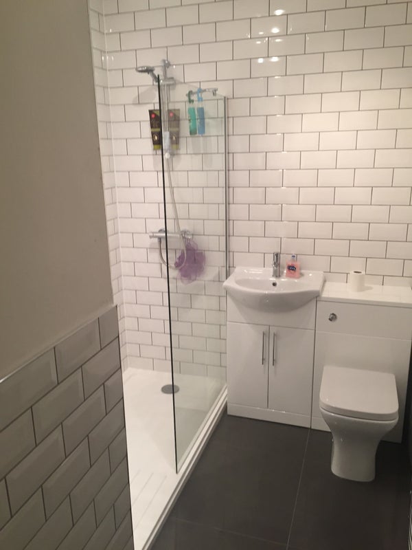 Photo 7: Bathroom