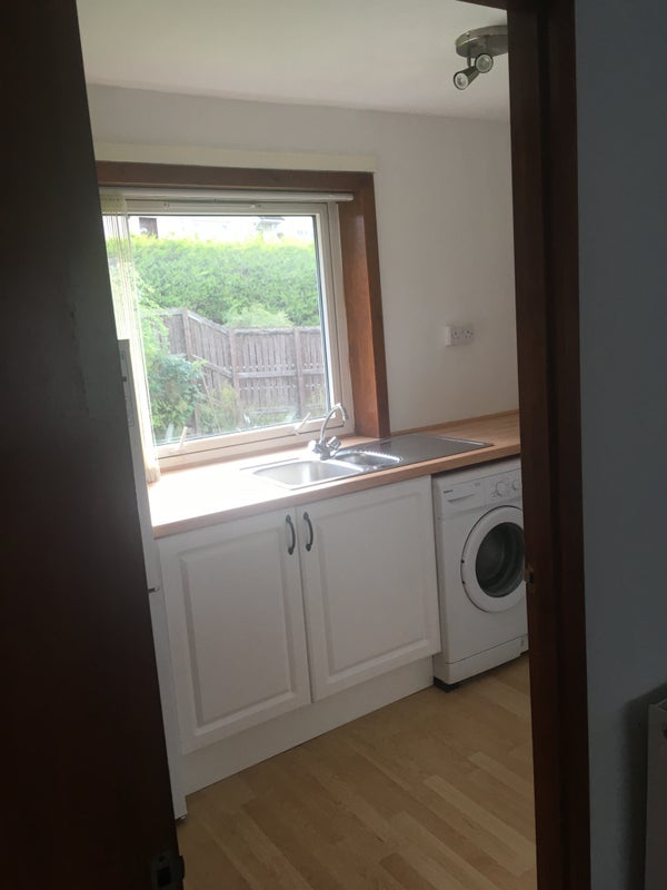 Photo 1: Kitchen 
