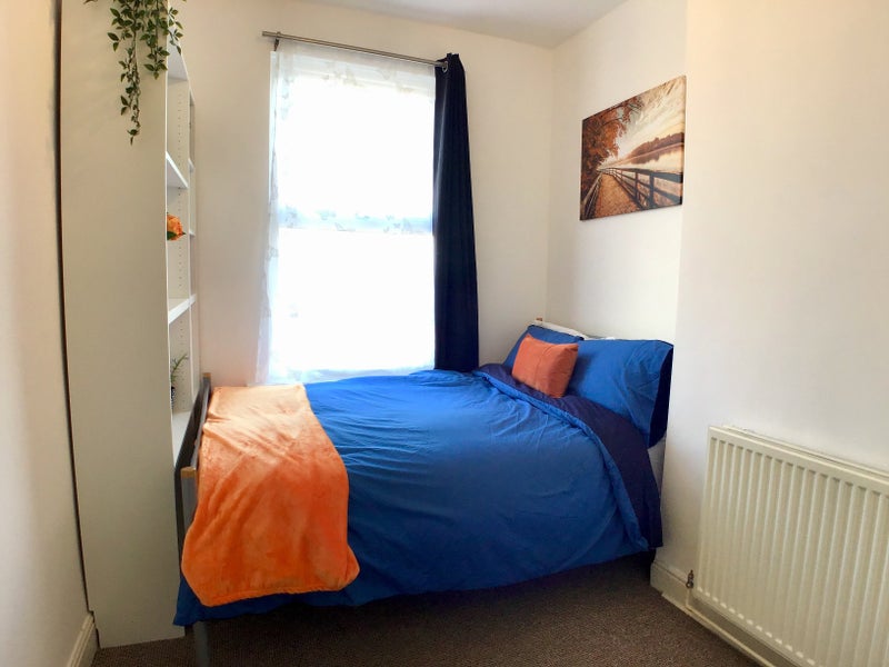 'Double bedroom in Bramley' Room to Rent from SpareRoom