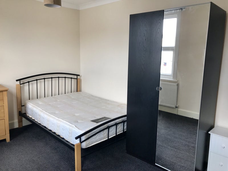 Photo 1: bedroom