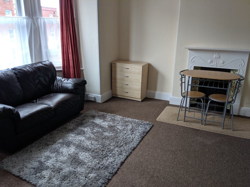 'Large double Selfcontained Bedsit Available Now' Room to Rent from