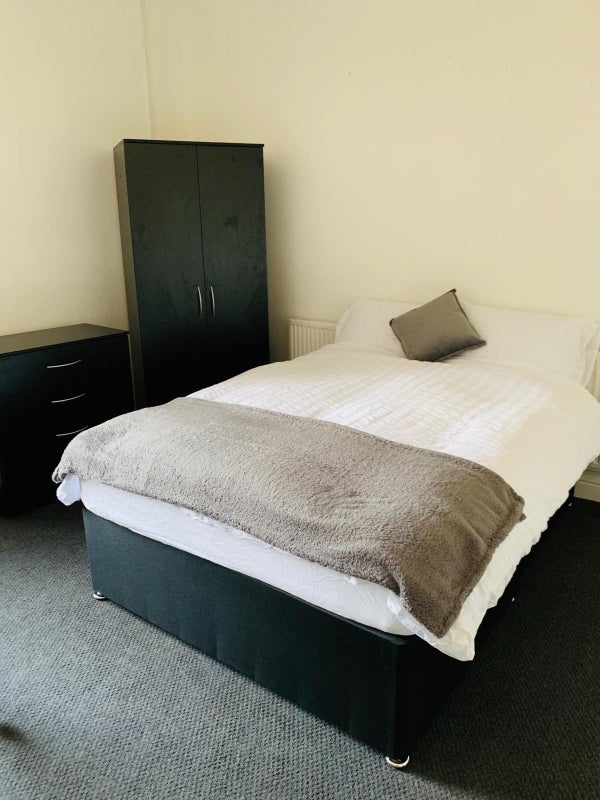 Photo 1: Amazing Double Bedroom in CV1